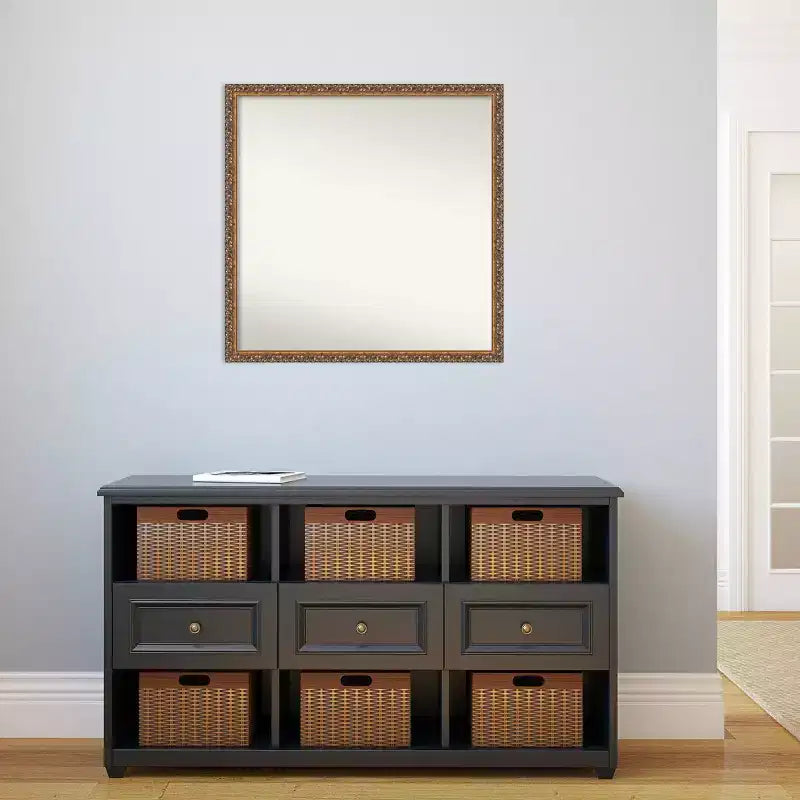 Espejo de pared de madera de bronce antiguo de 28" x 28" sin bisel