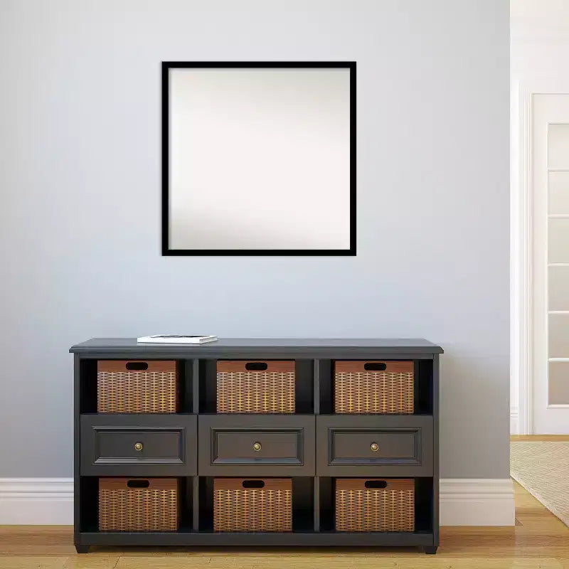 Espejo de pared cuadrado negro sólido de 28 x 28 pulgadas para baño (sin bisel) — marco moderno de poliestireno, herrajes de montaje incluidos