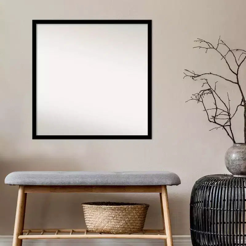 Espejo de pared cuadrado negro sólido de 28 x 28 pulgadas para baño (sin bisel) — marco moderno de poliestireno, herrajes de montaje incluidos