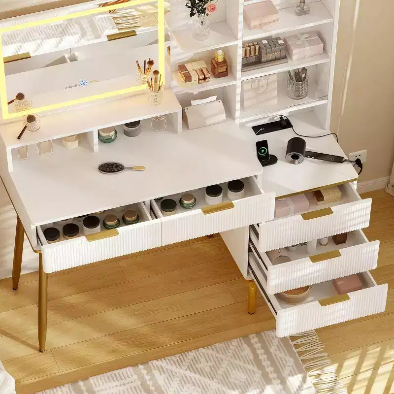 Escritorio tocador acanalado con espejo y luces, 5 cajones, iluminación ajustable de 3 colores, toma de corriente y mesa de maquillaje