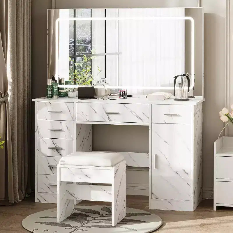 Set moderno da toeletta, tavolo da trucco con 7 cassetti e ampio specchio LED, luminosità regolabile, sgabello imbottito e vano portaoggetti nascosto, bianco marmo