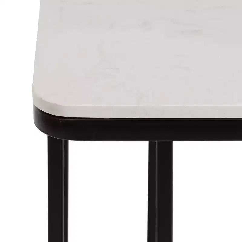 Mesa auxiliar C decorativa de mármol cultivado y metal